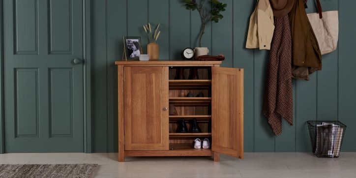 Oak Furnitureland Greenwich blonde oak shoe storage unit with slanted in-built shelving and two removable shelves.