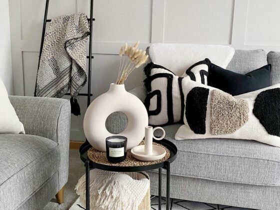 Jensen sofa, neutral textured interior